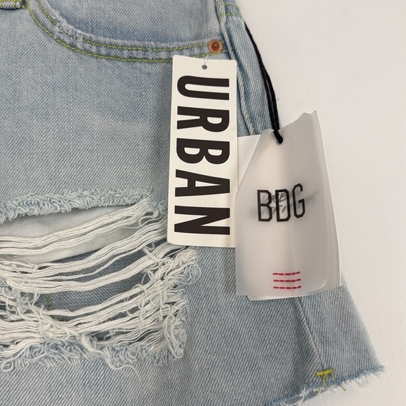 BDG Pitched Waist Denim Shorts. Size 26. NWT. Light Wash. Distressed. - Picture 4 of 14